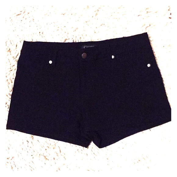 Shorts - Picture 1 of 3